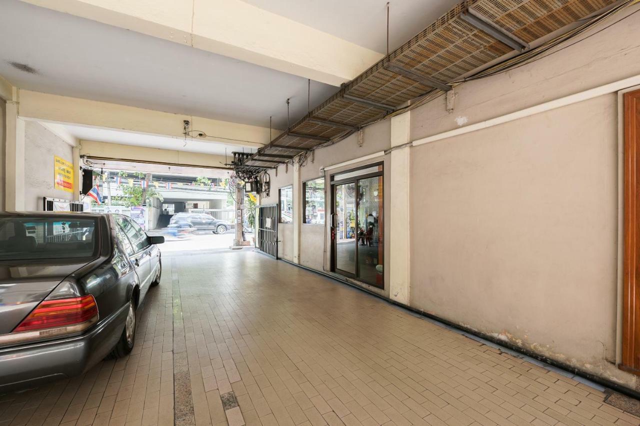 Oyo 110 Old Town Hotel Bangkok Luaran gambar