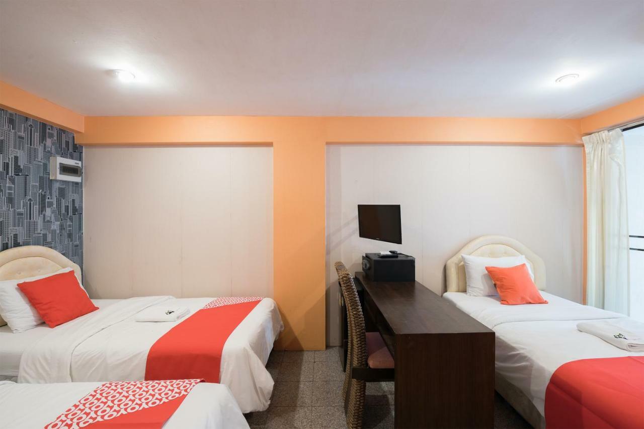 Oyo 110 Old Town Hotel Bangkok Luaran gambar
