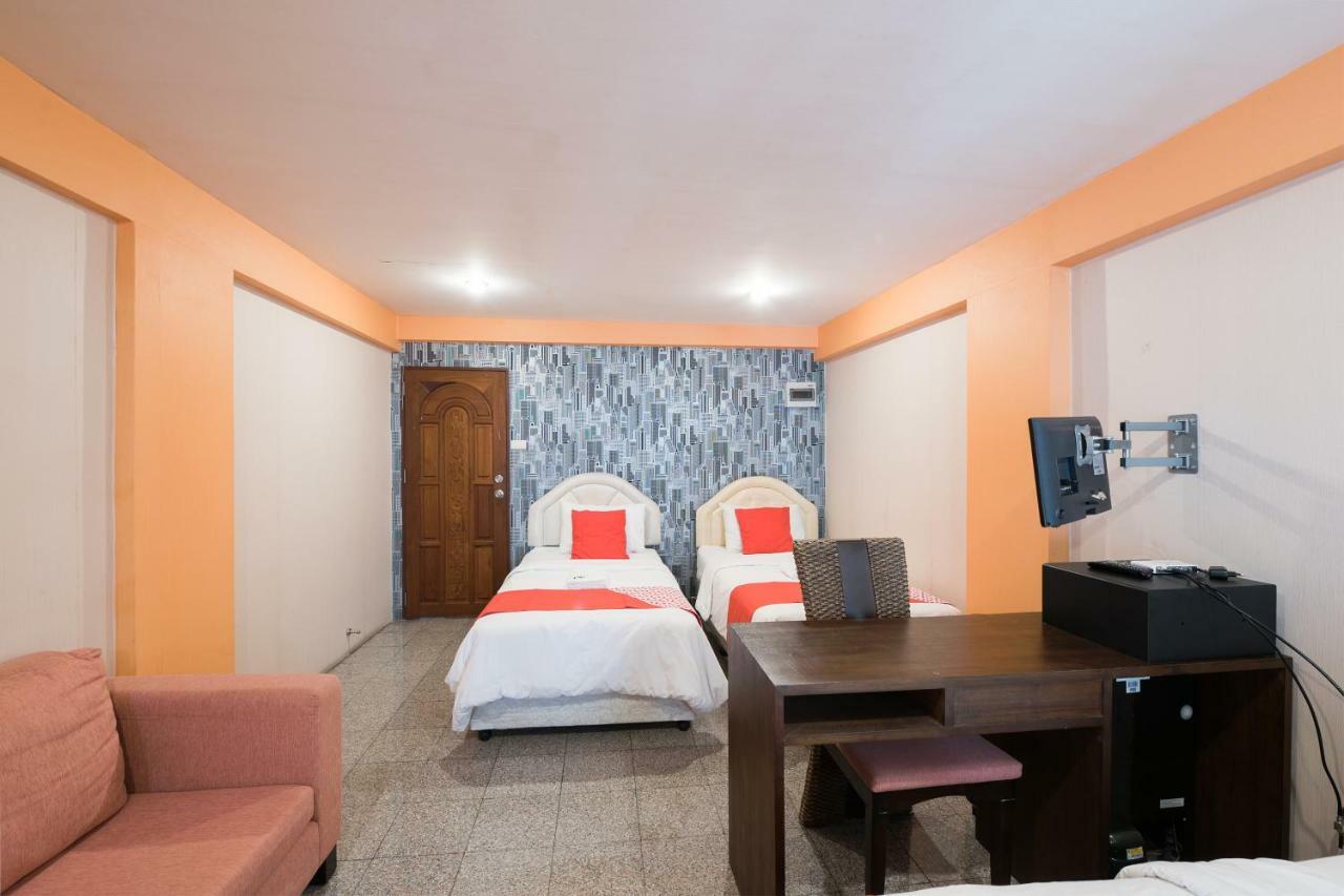 Oyo 110 Old Town Hotel Bangkok Luaran gambar